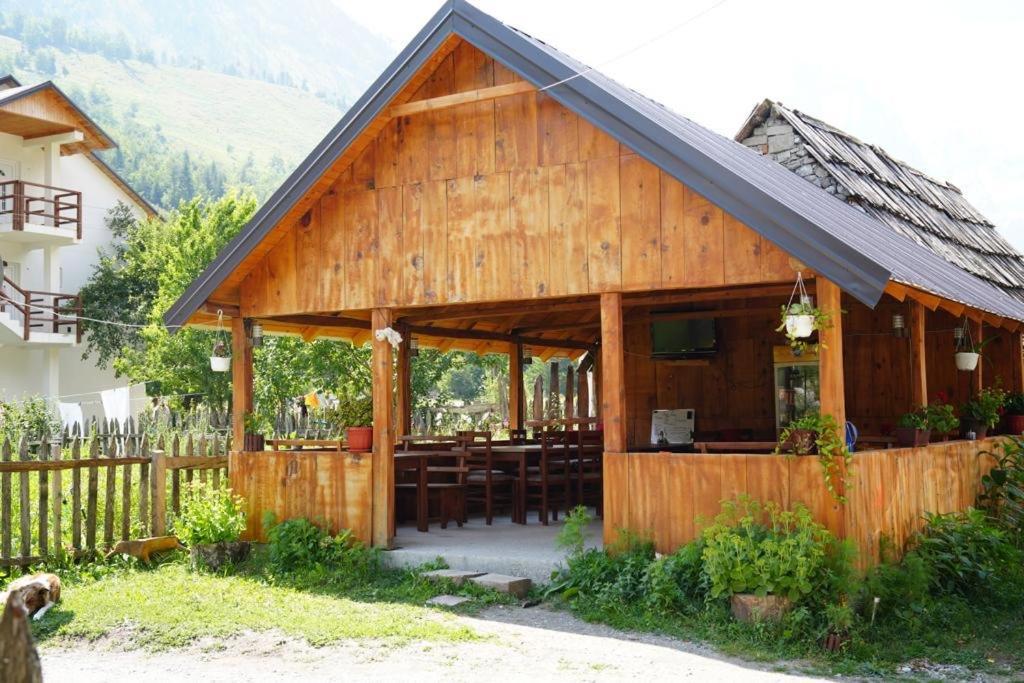 Guesthouse Skender Selimaj Valbone Exterior photo